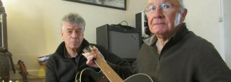 Le guitariste de 81 ans pendant ses cours